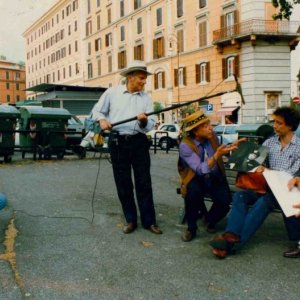 Barnabei sul set del film documentario Complimenti che carattere, con Gianni Musy e Francesco Gabriele