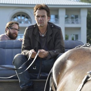 Revolution: BIlly Burke e Zak Orth nell'episodio Sex and Drugs