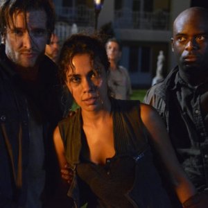 Revolution: Daniella Alonso in una scena dell'episodio Sex and Drugs
