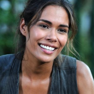 Revolution: Daniella Alonso nell'episodio The Plague Dogs