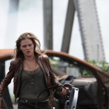 Revolution: Tracy Spiridakos in una scena dell'episodio No Quarter