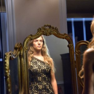 Revolution: Tracy Spiridakos nell'episodio Sex and Drugs