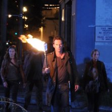 Revolution: Zak Orth, Tracy Spiridakos, Billy Burke ed Anna Lise Phillips nell'episodio The Plague Dogs