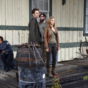 Revoution: Daniella Alonso, Billy Burke, Zak Orth e Tracy Spiridakos nell'episodio Soul Train