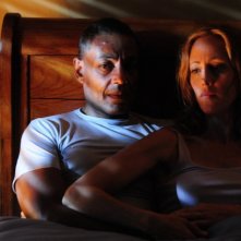 Revoution: Giancarlo Esposito e Kim Raver nell'episodio Soul Train