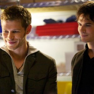 The Vampire Diaries: Joseph Morgan e Ian Somerhalder nell'episodio The Rager