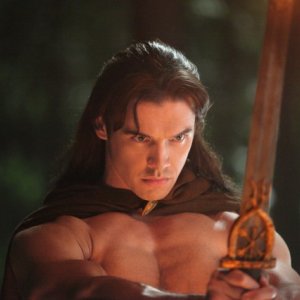The Vampire Diaries: Paul Telfer in una scena dell'episodio The Five