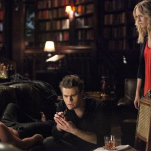 The Vampire Diaries: Paul Wesley e Candice Accola nell'episodio Memorial