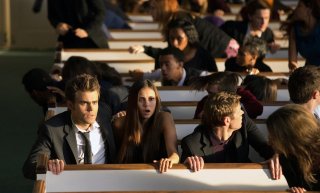 The Vampire Diaries: Paul Wesley, Nina Dobrev e Zach Roerig nell'episodio Memorial