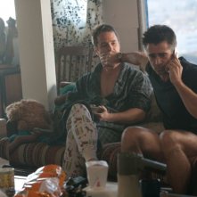 Colin Farrell con Sam Rockwell in una divertente scena di 7 psicopatici