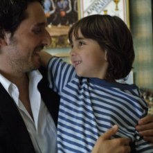 Troppo amici: Vincent Elbaz in una tenera scena del film