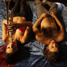 Venuto al Mondo: Emile Hirsch in una scena del film con Saadet Aksoy