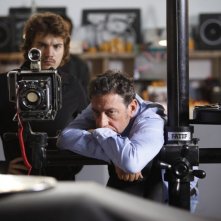 Venuto al Mondo: il regista del film Sergio Castellitto sul set con Emile Hirsch