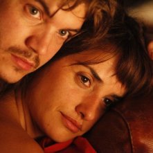 Venuto al Mondo: Penelope Cruz in una scena d'amore con Emile Hirsch