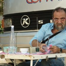 Il sole dentro: Giobbe Covatta in una scena del film