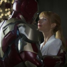 Iron Man 3: Robert Downey Jr. abbraccia la sua assistente Gwyneth Paltrow