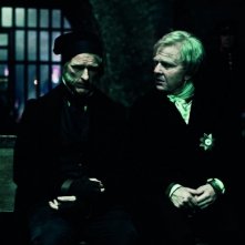 Albrecht Schuch e Florian David Fitz nel biopic Die Vermessung der Welt