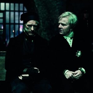 Albrecht Schuch e Florian David Fitz nel biopic Die Vermessung der Welt