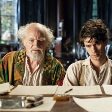 Cloud Atlas: Jim Broadbent e Ben Whishaw in una scena