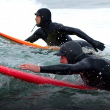 Gerard Butler e Jonny Weston in Chasing Mavericks