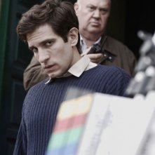 Quim Gutierrez con Josè Luis Cuerda (alle sue spalle) sul set di Todo es silencio