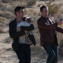 7 Psicopatici Colin Farrell Sam Rockwell Insieme Al Piccolo Shih Tzu Bonny Nel Deserto 255430