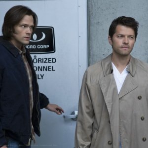 Jared Padalecki e Misha Collins nell'episodio Survival of the Fittest della settima stagione di Supernatural