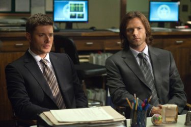 Jensen Ackles e Jared Padalecki in una scena dell'episodio Heartache dell'ottava stagione di Supernatural
