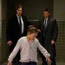 Jensen Ackles e Jared Padalecki in una scena dell'episodio Out with the Old della settima stagione di Supernatural