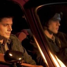 Jensen Ackles e Jared Padalecki in una scena dell'episodio Party On, Garth della settima stagione di Supernatural