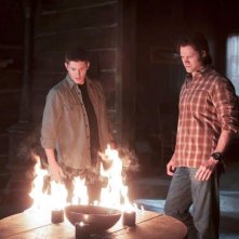 Jensen Ackles e Jared Padalecki in una scena dell'episodio There Will Be Blood della settima stagione di Supernatural