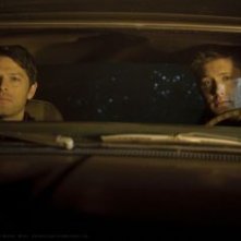 Jensen Ackles e Misha Collins nell'episodio The Born-Again Identity della settima stagione di Supernatural