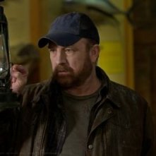 Jim Beaver in una scena dell'episodio Of Grave Importance della settima stagione di Supernatural