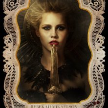 The Vampire Diaries: un poster per il personaggio di Rebekah, interpretato da Claire Holt