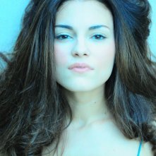 Lavinia Guglielman, ritratto in blu dell'attrice