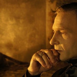 Thomas Kretschmann nei panni del conte Dracula in una scena di Dracula 3D