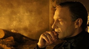 Thomas Kretschmann nei panni del conte Dracula in una scena di Dracula 3D