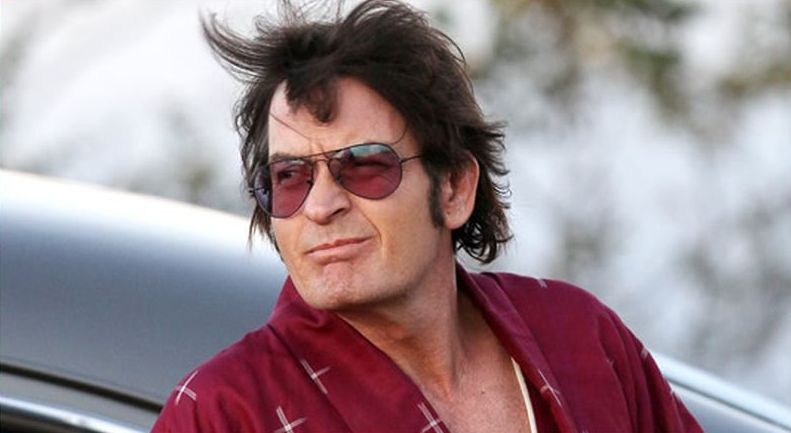 Charlie Sheen: tutta la dolcezza della sua famiglia in un video 'canterino' sul web