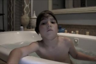 Clip 'Tub Pull' - Paranormal Activity 4