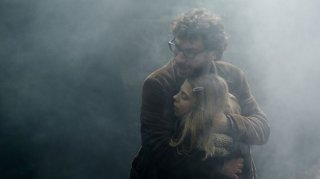 Michaël Youn in La traversée accanto a Pauline Haugness in una bella sequenza del film