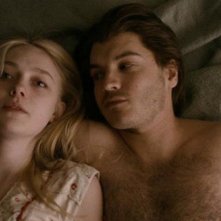 The Motel Life: Emile Hirsch e Dakota Fanning nella prima immagine del film