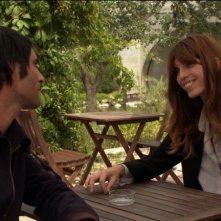 Un enfant de toi: i protagonisti Samuel Benchetrit e Lou Doillon in una scena
