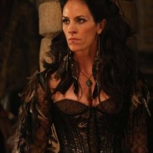 Annabeth Gish in una scena dell'episodio Child of the Moon della serie C'era una volta