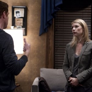 Claire Danes insieme a Damian Lewis in un momento dell'episodio A Gettysburg Address della seconda stagione di Homeland