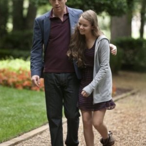 Damian Lewis con Morgan Saylor in un'immagine dell'episodio The Clearing della serie TV Homeland