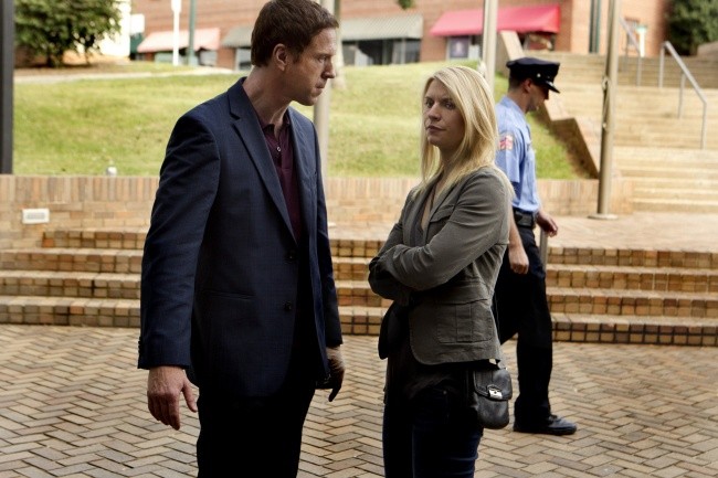 Damian Lewis insieme a Claire Danes in un momento dell'episodio The Clearing della serie TV Homeland