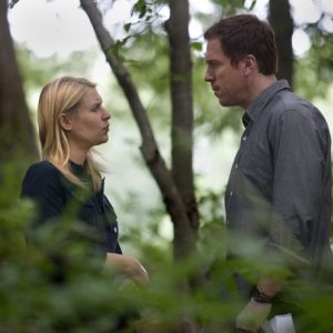 Damian Lewis e Claire Danes in una scena dell'episodio The Clearing della serie TV Homeland