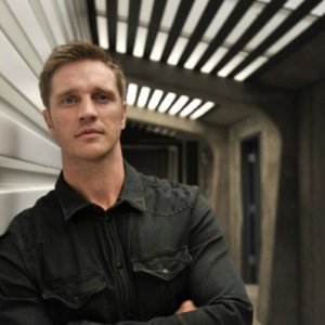 Devon Sawa in un'immagine promozionale dell'episodio The Sword's Edge della serie televisiva Nikita