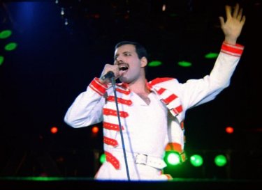 Hungarian Rhapsody: Queen Live in Budapest, Freddie Mercury canta a squarciagola sul palco di Budapest