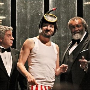 Il peggior Natale della mia vita: Fabio De Luigi con Antonio Catania e Diego Abatantuono in una scena